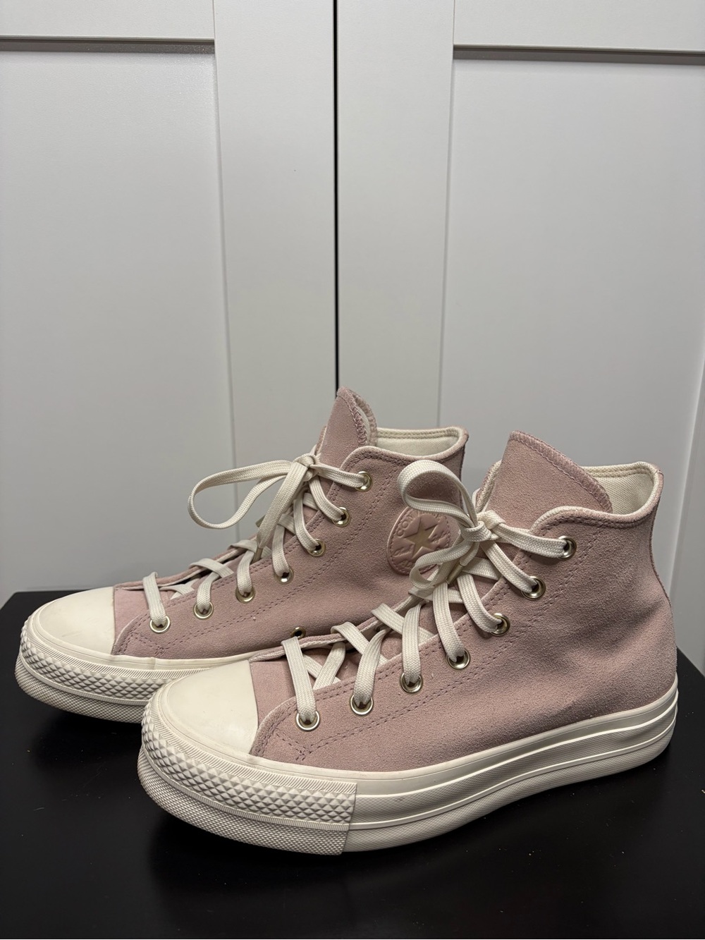 Converse Chuck Taylor All Star 2” Platform High Tops in Lavender Suede - Size 9